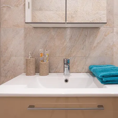 Appartement 1-bedroom Penthouse With Underground Parking *