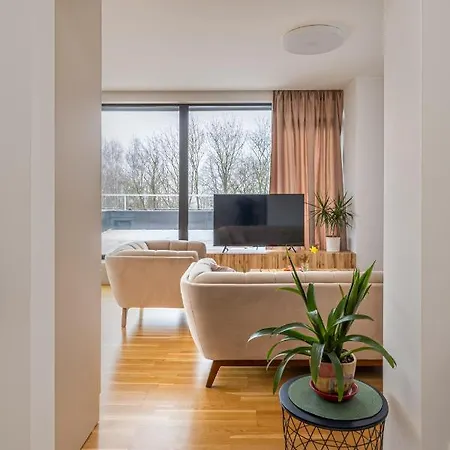 1-bedroom Penthouse With Underground Parking *