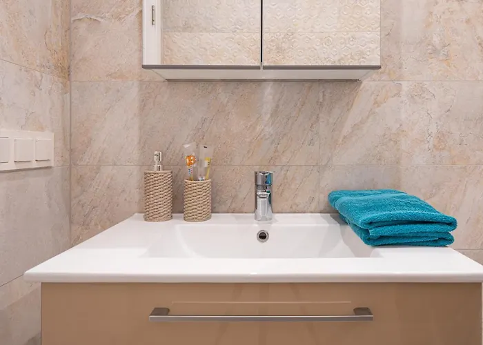 아파트 1-bedroom Penthouse With Underground Parking *