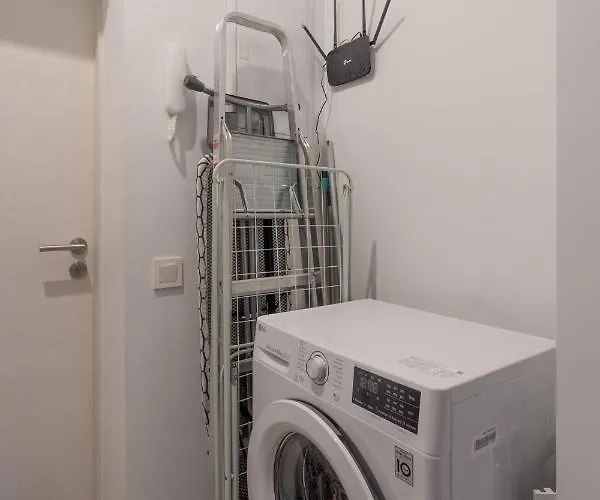 아파트 1-bedroom Penthouse With Underground Parking *