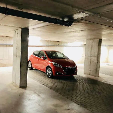 アパート 1-bedroom Penthouse With Underground Parking